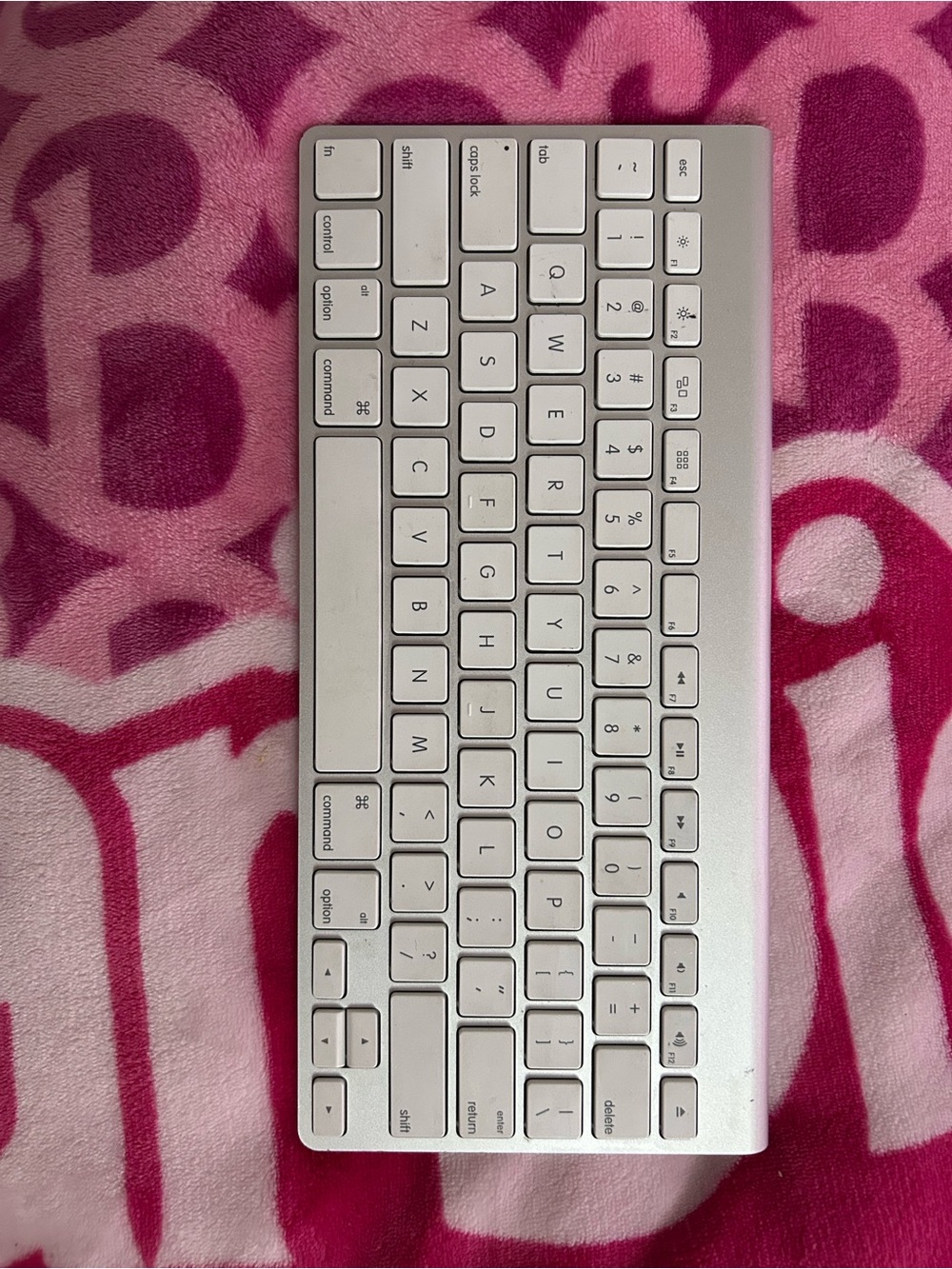 Apple Compact Wireless Keyboard in White and Silver